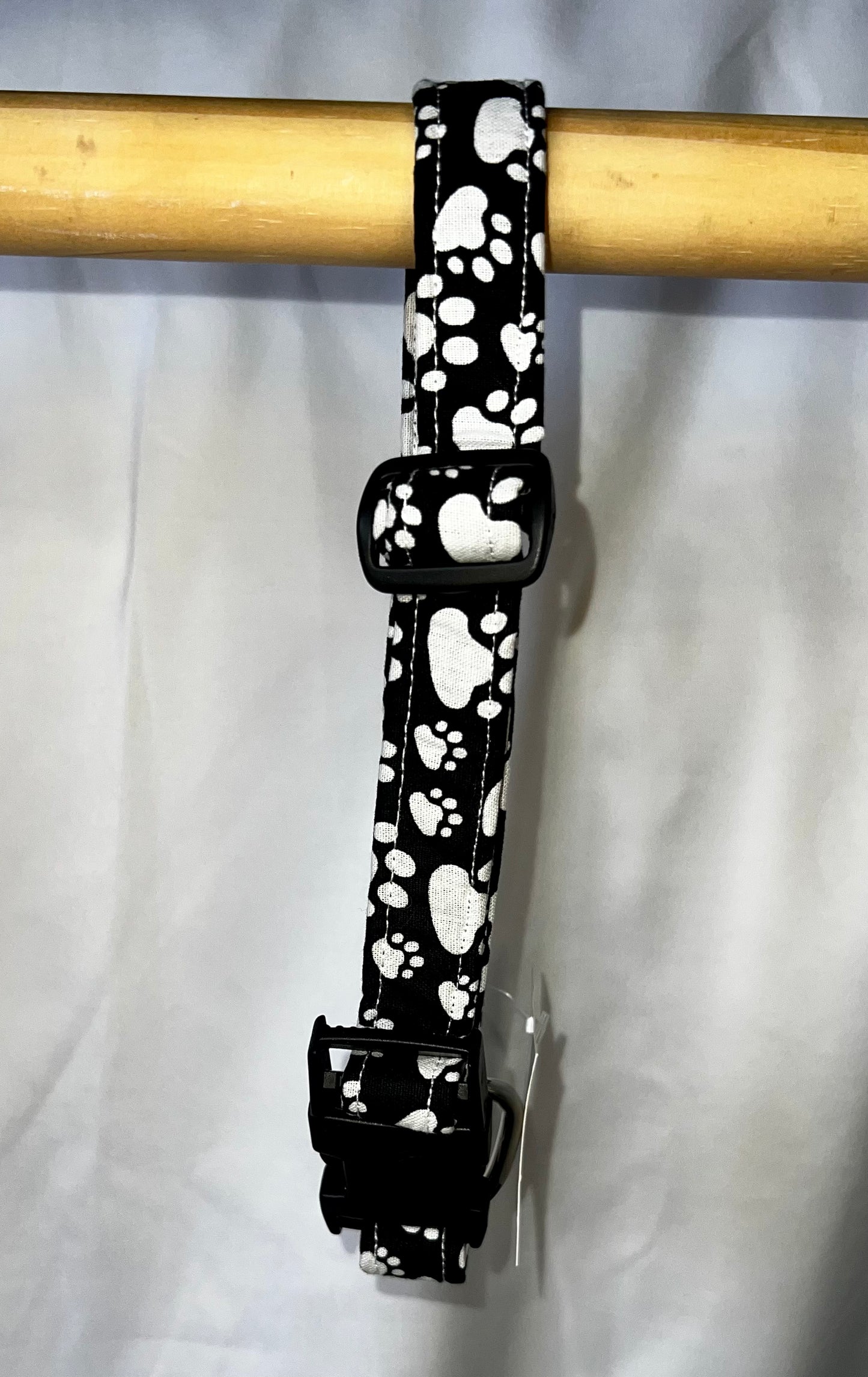 Black/White Pawprint Dog Collar