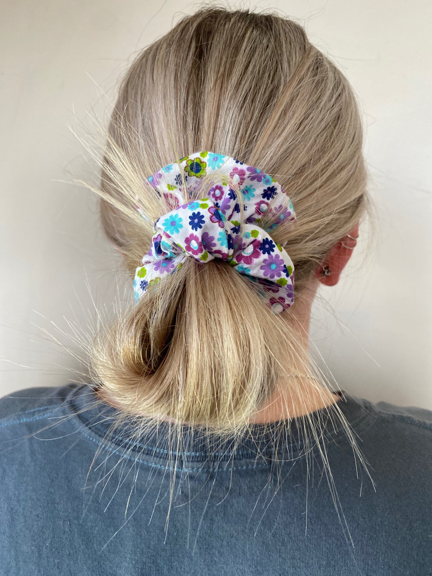 Daisy Retro Scrunchie